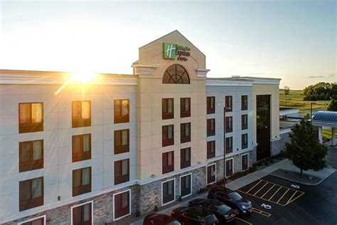𝗧𝗛𝗘 𝟭𝟬 𝗕𝗘𝗦𝗧 Hotels in Batavia, NY .